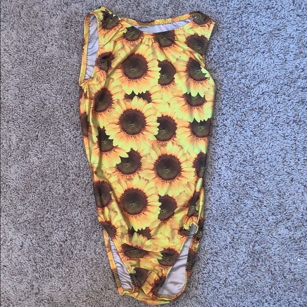 gymnastics Leo brand flip flops size adult large